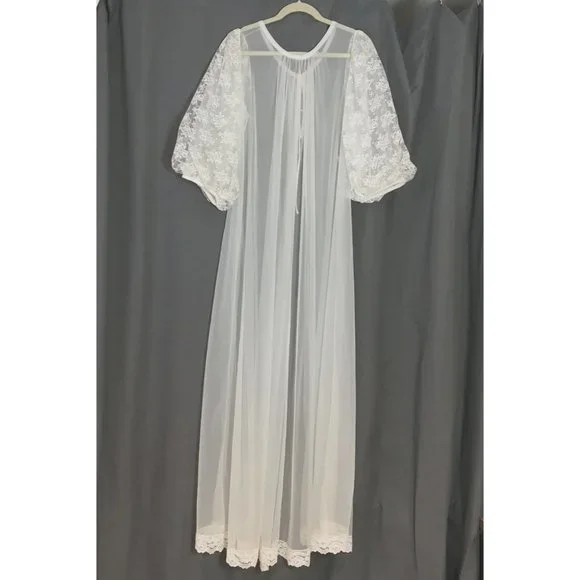 Elegant White Lace Robe Set
